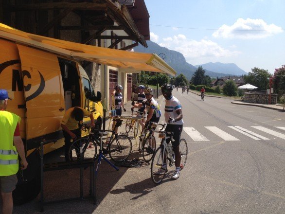DG getting his dodgy wheel attended to at one of the Mavic Vans.